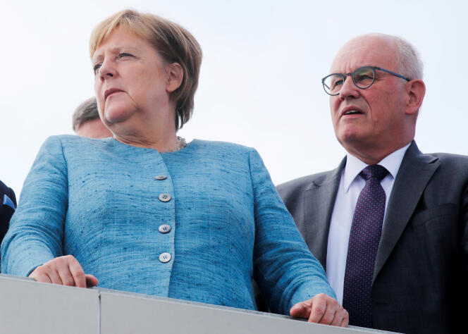 La chancelière allemande, Angela Merkel, et Volker Kauder, ex-président du groupe CDU-CSU au Bundestag, le 19 septembre à Immendingen (Allemagne).