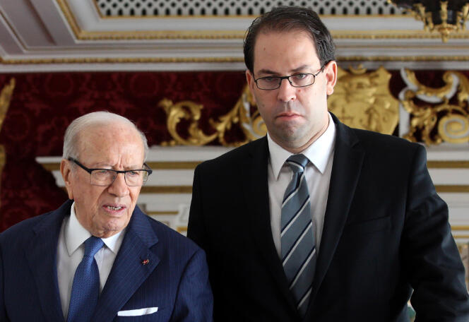 Le président Béji Caïd Essebsi et le chef de gouvernement, Youssef Chahed, avant le premier conseil des ministres de ce dernier, en août 2016.