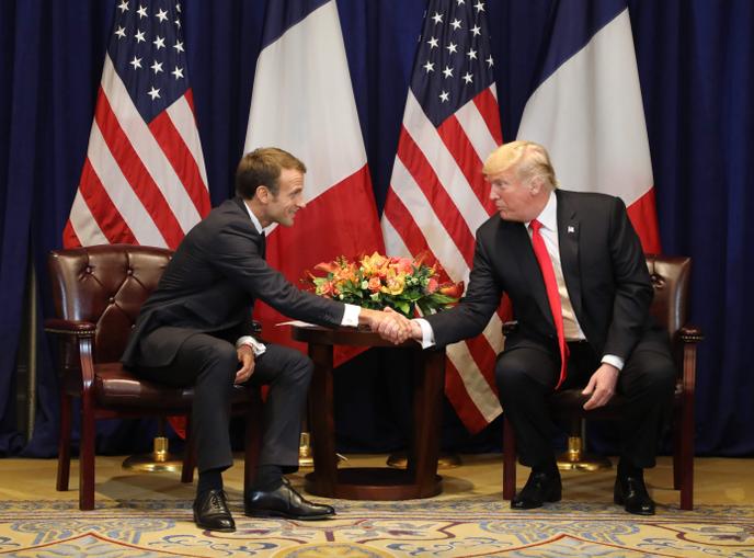 Trump Et Macron Jouent La Cordialite Malgre Les Divergences