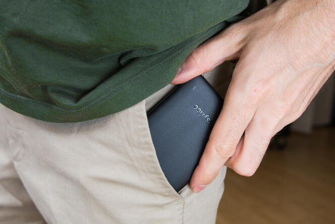L’EasyAcc fait à peu près la taille d’un smartphone moyen et a la même forme. Donc si votre portable tient dans votre poche, cette batterie peut prendre sa place.
