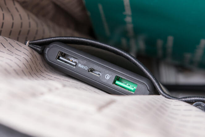Un port USB vert indique la capacité Quick Charge 3.0. Ces ports rechargent les appareils Android compatibles bien plus rapidement que les ports USB-A standards, mais les autres un peu plus lentement.