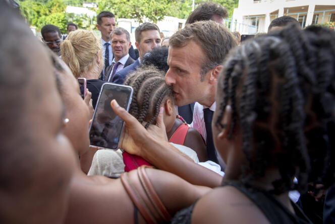 Le président de la République, à Saint-Pierre en Martinique durant son voyage officiel dans les Antilles, le 27 septembre.
