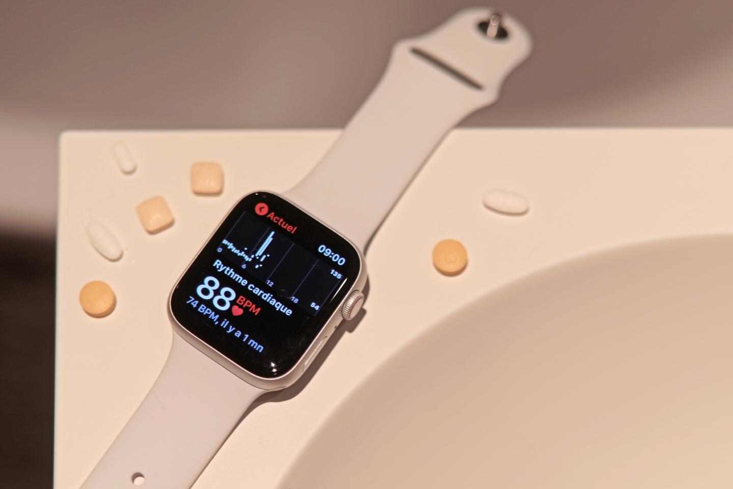 Apple Watch と AirPods は本当に聴覚と睡眠時無呼吸の問題を解決できるのか?