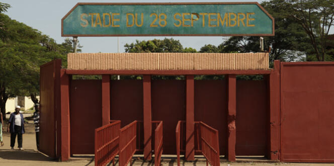 Une des entrées du Stade du 28-Septembre, à Conakry, en Guinée.