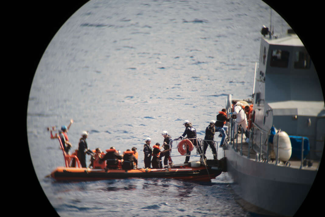 Le 30 septembre, les 58 rescapés de l'« Aquarius » sont transférés vers l’archipel de Malte. Ici une vue du pont du P52 de la flotte maltaise.