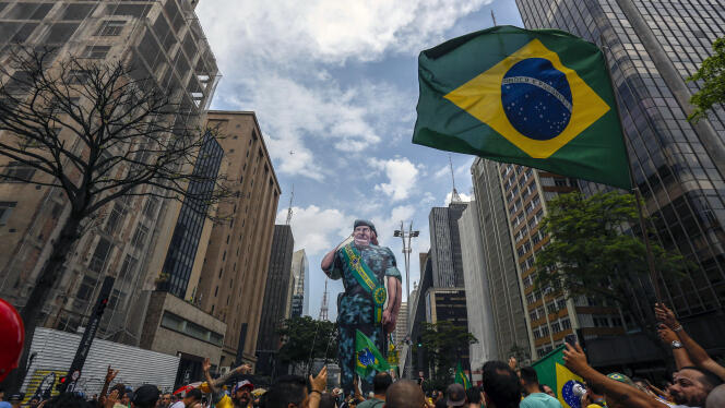 Des partisans de Jair Bolsonaro, le 30 septembre à Sao Paulo.
