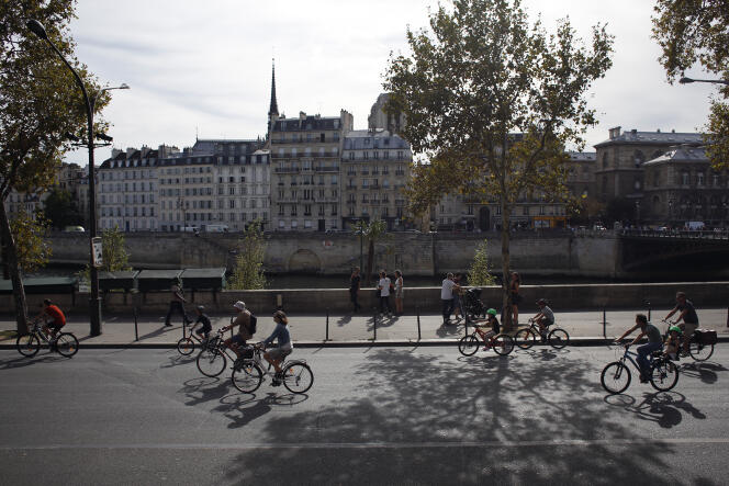 A Paris, le 16 septembre. Chaque année, la journée sans voiture se propose de réduire temporairement la pollution de l’air.