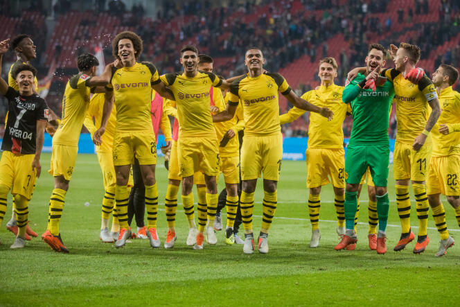 Les joueurs de Dortmund fêtent leur victoire face à Leverkusen, le 29 septembre.