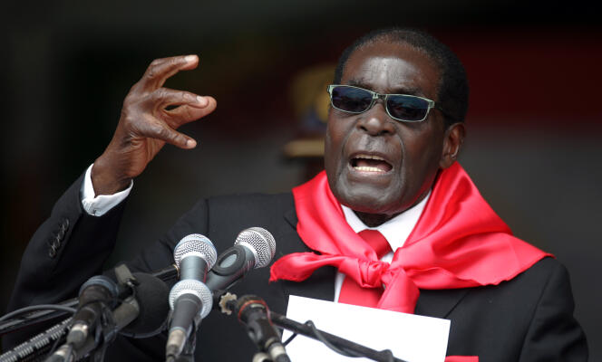 Le président Robert Mugabe lors de son 90e anniversaire, le 23 février 2014.
