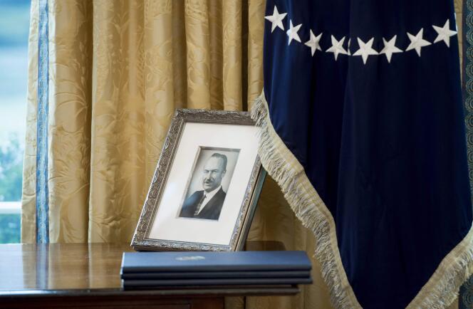 Une photo de Fred Trump, son père, dans le Bureau ovale de la Maison Blanche.
