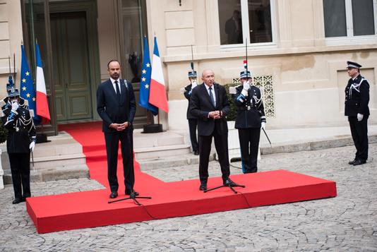 Jullien Muguet pour «Le Monde» Lors de la passation des pouvoirs entre Gérard Collomb et Edouard Philippe, le 3 octobre.