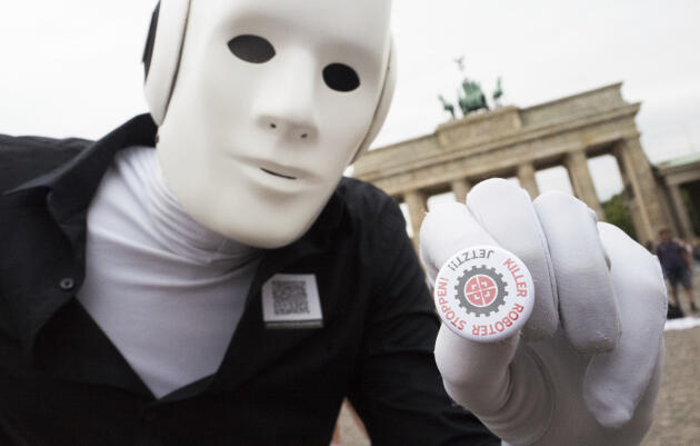 Un opposant aux « robots tueurs » à Berlin, en Allemagne, le 24 août.