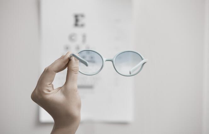 La Cour des comptes propose que les orthoptistes et les opticiens puissent prescrire des verres correcteurs et des lentilles de contact.