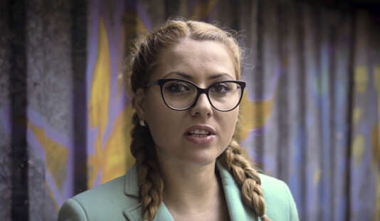 La journaliste Viktoria Marinova, assassinée samedi 6 octobre en Bulgarie, était responsable administrative et présentatrice d’une émission d’actualités sur TVN, une chaîne de télévision de la ville de Ruse.