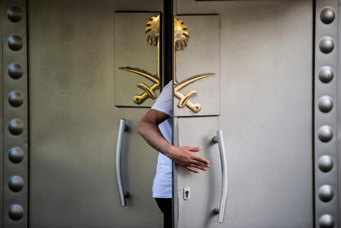 L’entrée du consulat saoudien à Istanbul le 7 octobre, où l’éditorialiste Jamal Khashoggi a été vu le 2 octobre.