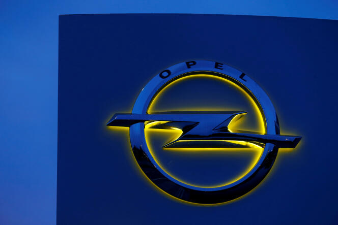 Opel affirme « coopérer pleinement avec les autorités » et insiste sur le fait que ses voitures « respectent les normes en vigueur ».