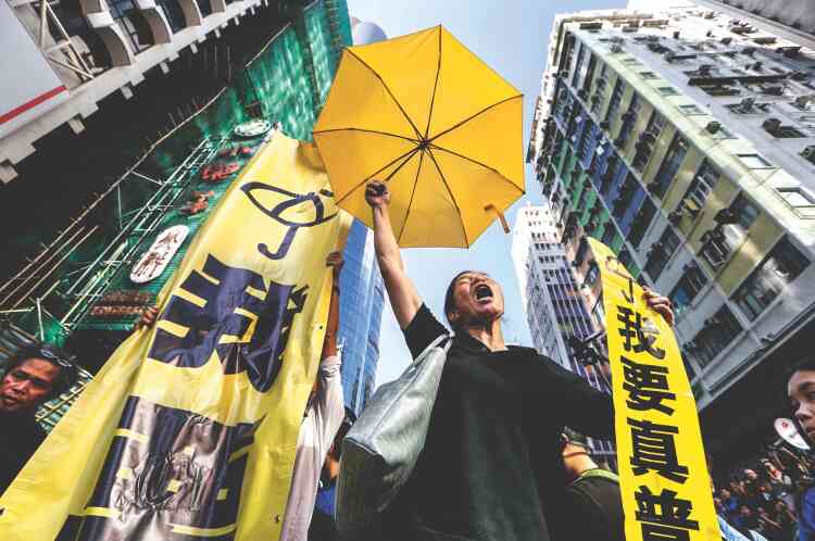 Le « mouvement des parapluies », prodémocratie, occupe un district d’Hongkong, en novembre 2014.