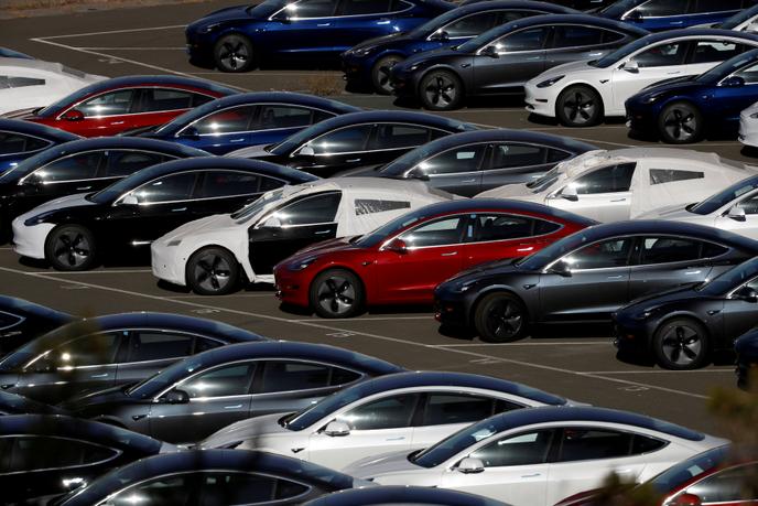 Les Constructeurs Contraints D Investir Dans La Voiture Electrique