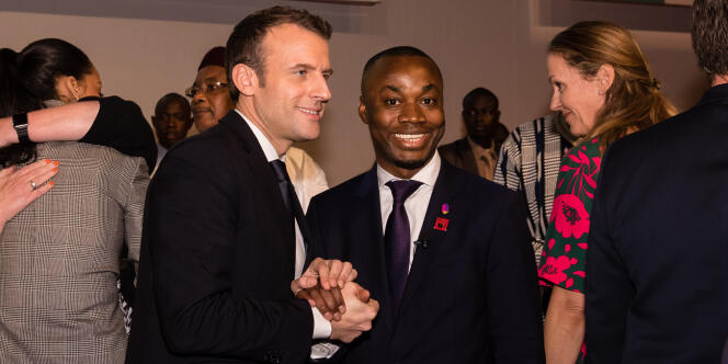Mohamed Sidibay avec le président français, Emmanuel Macron, à Dakar, le 2 février 2018.