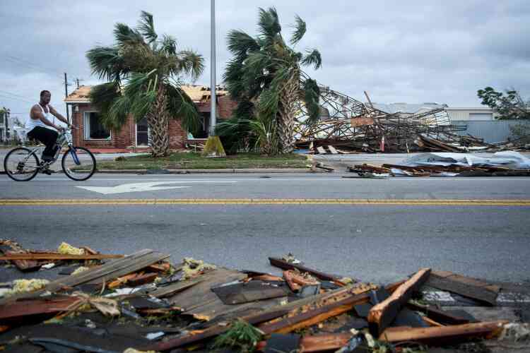 Les dégâts provoqués par le passage du cyclone Michael, à Panama City, le 10 octobre.