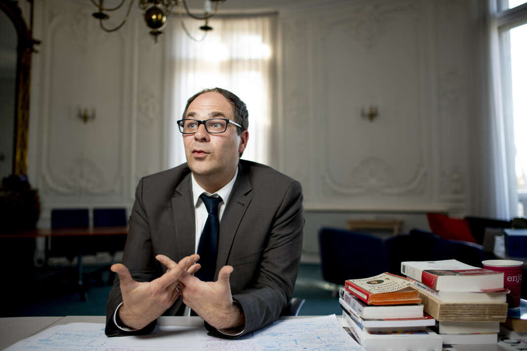 Emmanuel Maurel dans son bureau, boulevard Saint-Germain Ã  Paris, le 10 octobre.