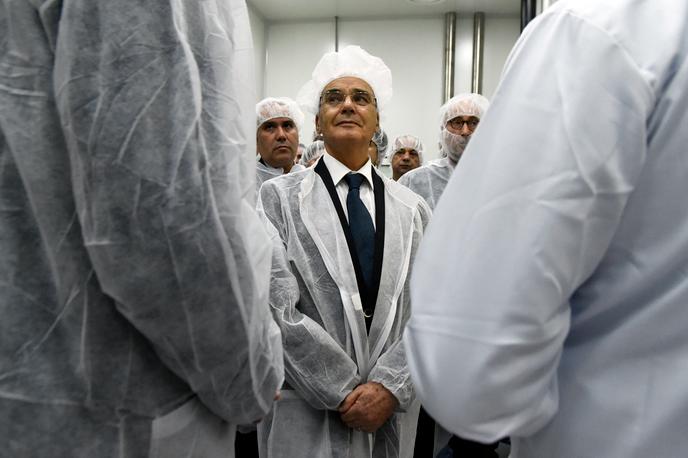 Le ministre algérien de l’industrie, Youcef Yousfi, lors de l’inauguration de l’usine de Sanofi à Sidi Abdallah, le 11 octobre 2018.