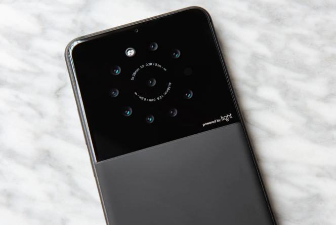 Un prototype de smartphone doté de neuf capteurs photo.