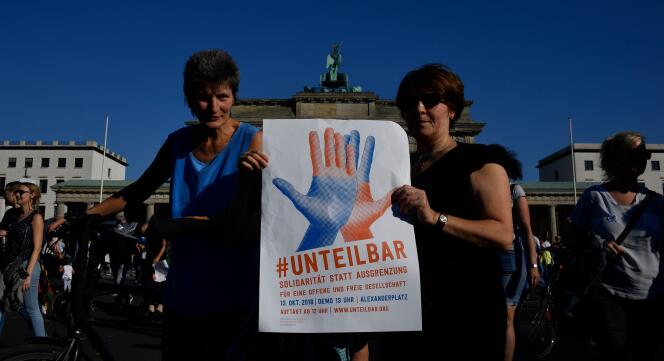 La manifestation contre la haine et le racisme s’est rassemblée sous le hashtag #unteilbar (indivisible)
