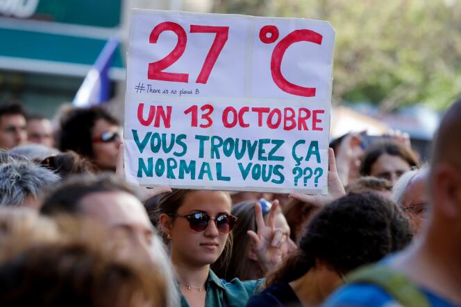 Lors de la manifestation en faveur de la lutte contre le réchauffement climatique, à Paris, le 13 octobre.