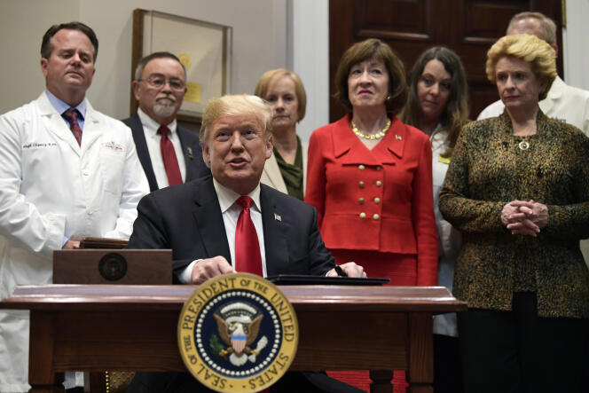 Donald Trump, à Washington, le 10 octobre, à l’occasion de la signature de textes de loi sur la santé.