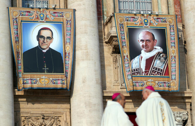 Les portraits des deux candidats à la canonisation ont été exposés au Vatican.