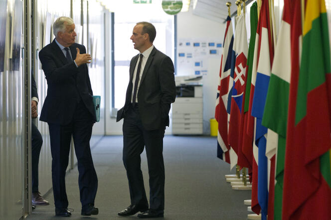 Le négociateur européen pour le Brexit, Michel Barnier et son homologue britannique, Dominic Raab, à Bruxelles, le 6 septembre.
