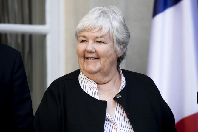 Jacqueline Gourault lors de la passation des pouvoirs au ministère de la cohésion sociale et des collectivités territoriales, à Paris, le 16 octobre.