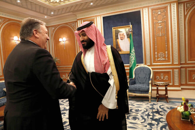 Le secrétaire d’Etat américain, Mike Pompeo, lors de sa rencontre avec le prince héritier Mohammed Ben Salman, à Riyad, le 16 octobre.