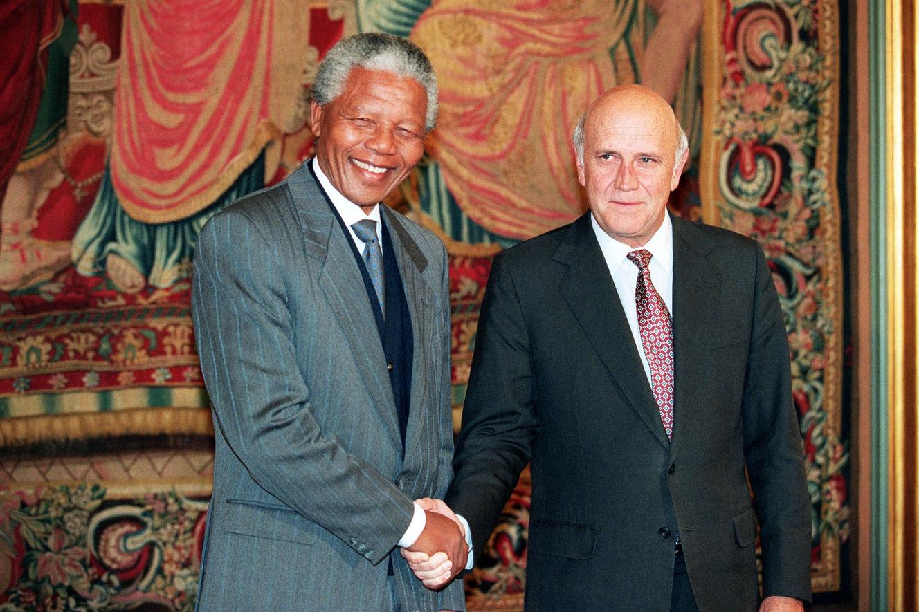 Nelson Mandela i Frederic de Klerk, 10 grudnia 1993 r. w Oslo, podczas ceremonii wręczenia Pokojowej Nagrody Nobla.