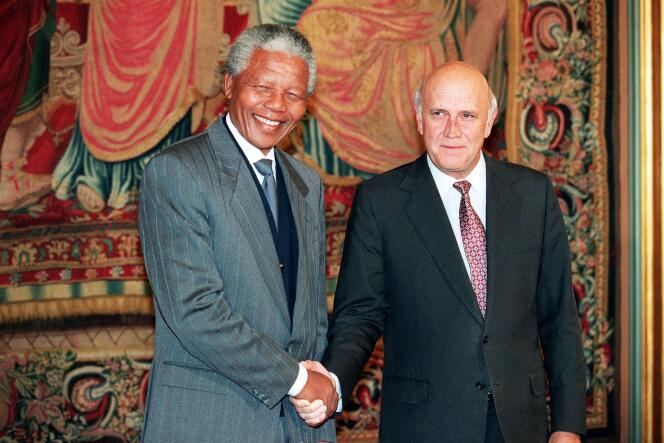 Nelson Mandela et Frederik De Klerk, le 10 décembre 1993, à Oslo, lors de la cérémonie de remise conjointe du prix Nobel de la paix.