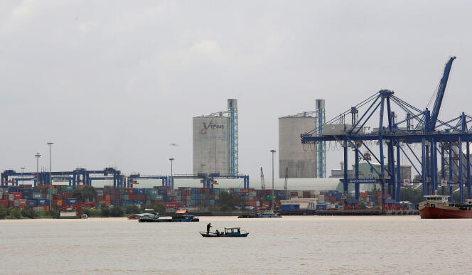 Le port d’Ho Chi Minh, fin juillet. Le vietnam, très dépendant des exportations, pourrait profiter de la guerre commercialesino-américaine.