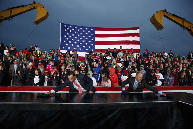 La foule attend la visite de Donald Trump à Lebanon, dans l’Ohio, le 12 octobre.