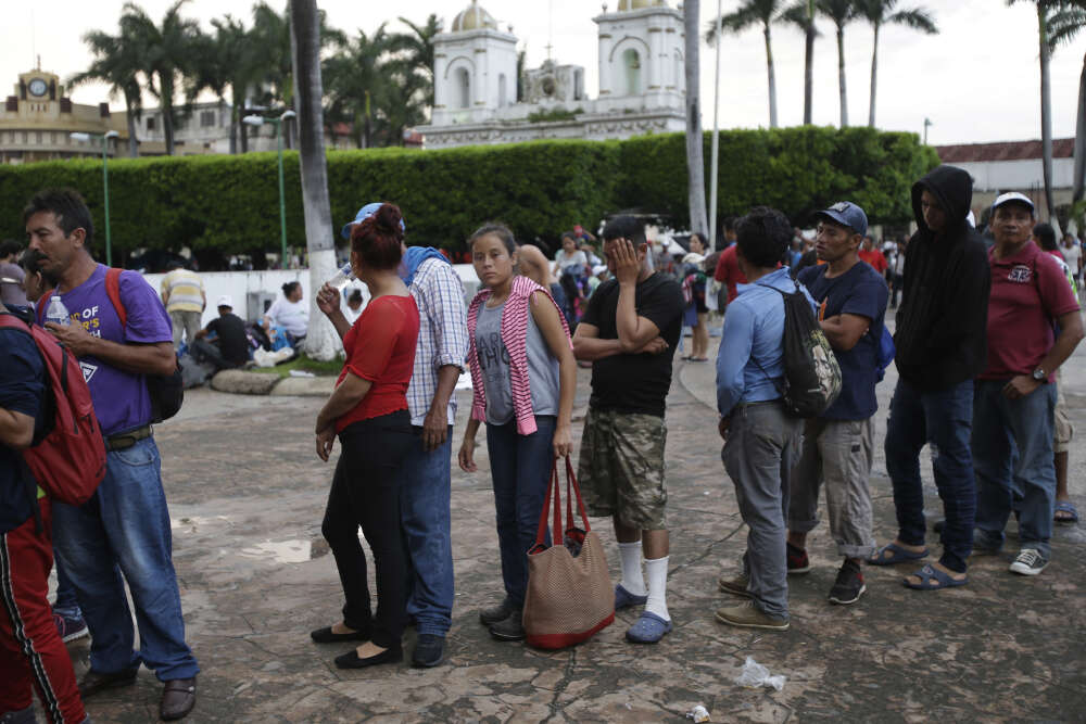 Une fois arrivÃ© Ã  Tapachula, au Mexique, des migrants honduriens attendent pour recevoir de lâ€™aide mÃ©dicale, le 21 octobre. MalgrÃ© les efforts de la police mexicaine Ã  la frontiÃ¨re pour essayer de les stopper, des miliers de personnes poursuivent leur marche vers les Etats-Unis.
