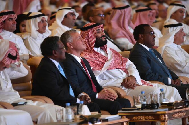 Le prince héritier saoudien Mohammed Ben Salman, d’abord annoncé absent, a finalement fait une apparition lors du forum économique organisé à Riyad, mardi 23 octobre.