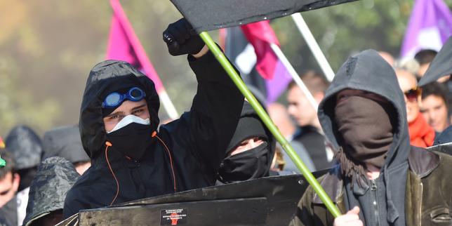 black-bloc -le-sénat-adopte-un-texte-des-républicains-contre-les-violences-dans-les-manifestations black-bloc -le-sénat-adopte-un-texte-des-républicains-contre-les-violences-dans-les-manifestations