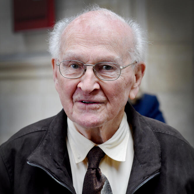 Robert Faurisson lors de sa comparution pour contestation de crime contre l'humanité, à Paris, le 21 juin 2016.