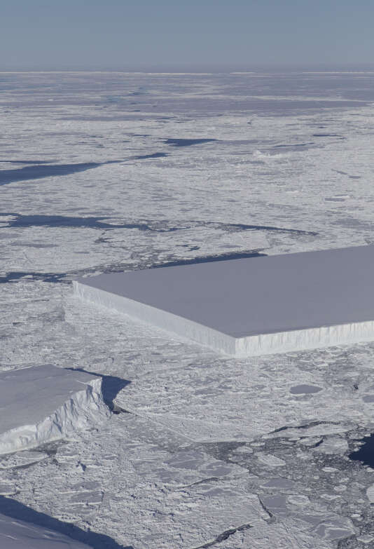 Image prise par la NASA d’un iceberg rectangulaire repéré non loin de la barrière de glace Larsen C, dans le nord-ouest de la mer de Weddell, de laquelle il se serait détaché récemment.