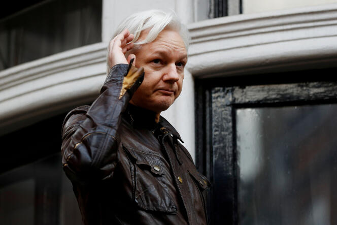 Julian Assange lors d’une déclaration publique depuis le balcon de l’ambassade d’Equateur à Londres, le 19 mai 2017.
