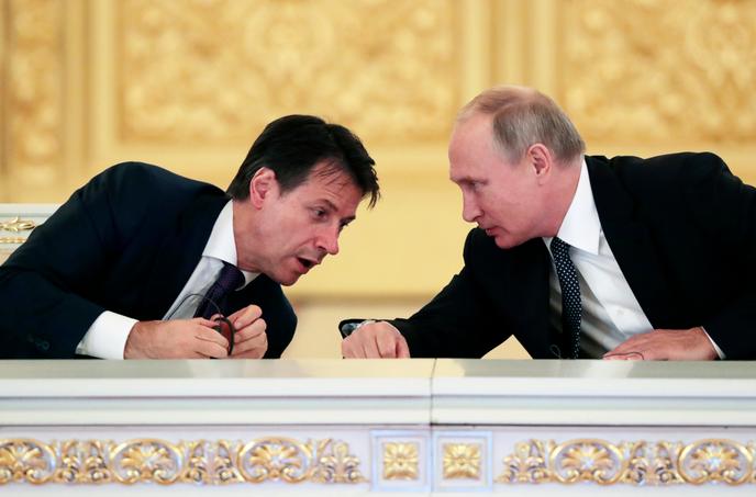 L Italie En Plein Differend Avec L Ue Fait Les Yeux Doux A La Russie