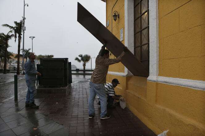 A Mazatlan, dans l’Etat de Sinaloa, avant l’arrivée de l’ouragan Willa, le 23 octobre.
