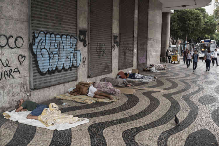 Au centre-ville de Rio de Janeiro. Le nombre de sans-abri a triplé en quatre ans et atteint actuellement 15 000 personnes.