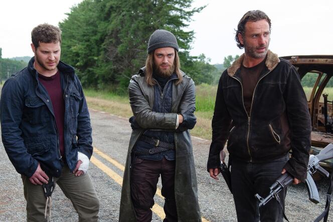 Tom Payne (Jesus), Andrew Lincoln (Rick Grimes) et Jeremy Palko (Andy) dans « The Walking Dead », saison 6, épisode 12.