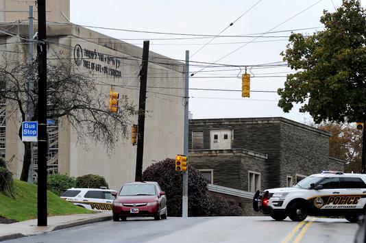La synagogue visée se trouve dans le quartier résidentiel de Squirrel Hill, à quelques kilomètres du centre-ville de Pittsburgh.