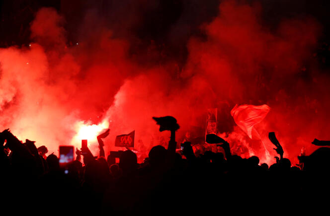 Des supporteurs de l’OM avant le match contre le PSG, au stade Vélodrome, le 28 octobre.